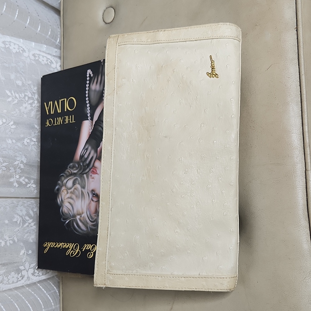 Vintage Bueno Bags 70's 80's White Leather Faux Ostrich Clutch Bag Purse